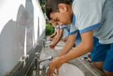 longe do básico, 830 mil alunos seguem sem acesso a água potável em escolas